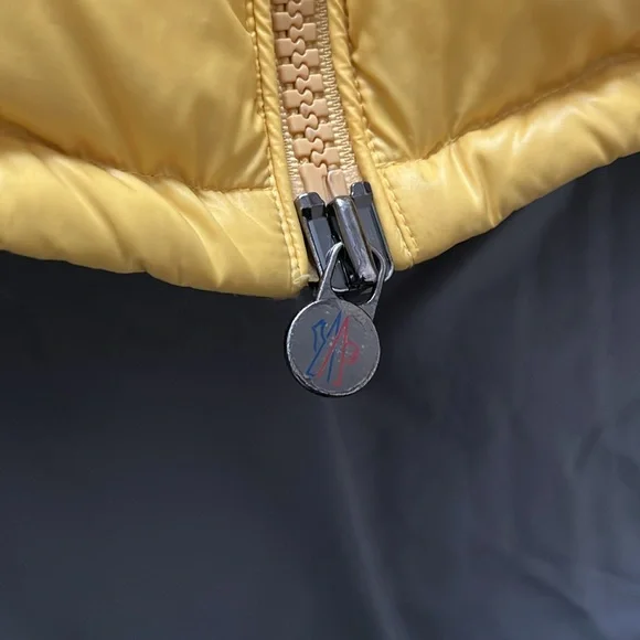 Yellow moncler maya size 3 - Picture 7 of 8